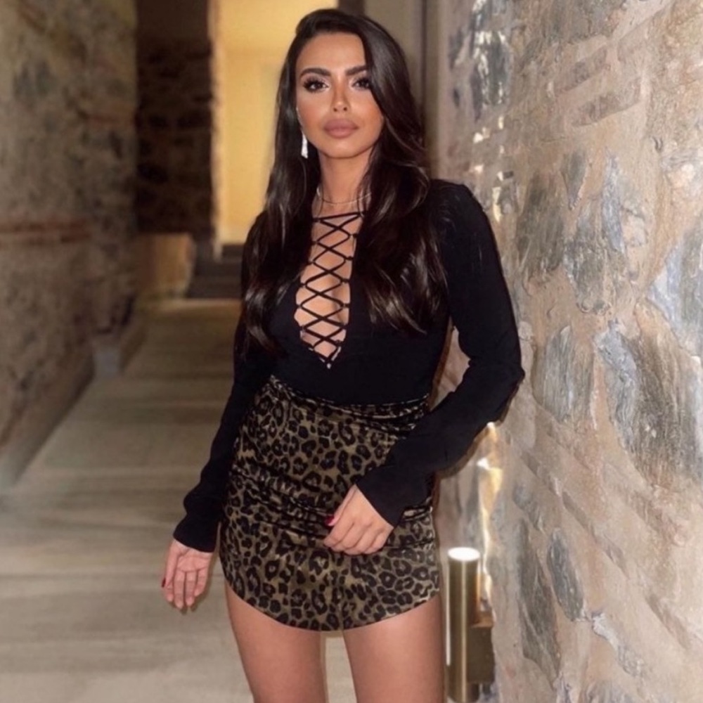 Blogger’s Favorite 🤩 Zara Black Lace-Up Front Eyelet Bodysuit - Picture 1 of 10